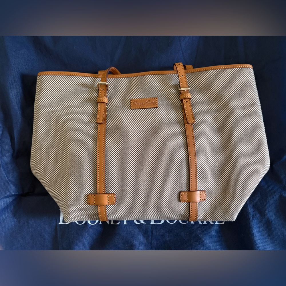 Dooney & Burke large tote - tan